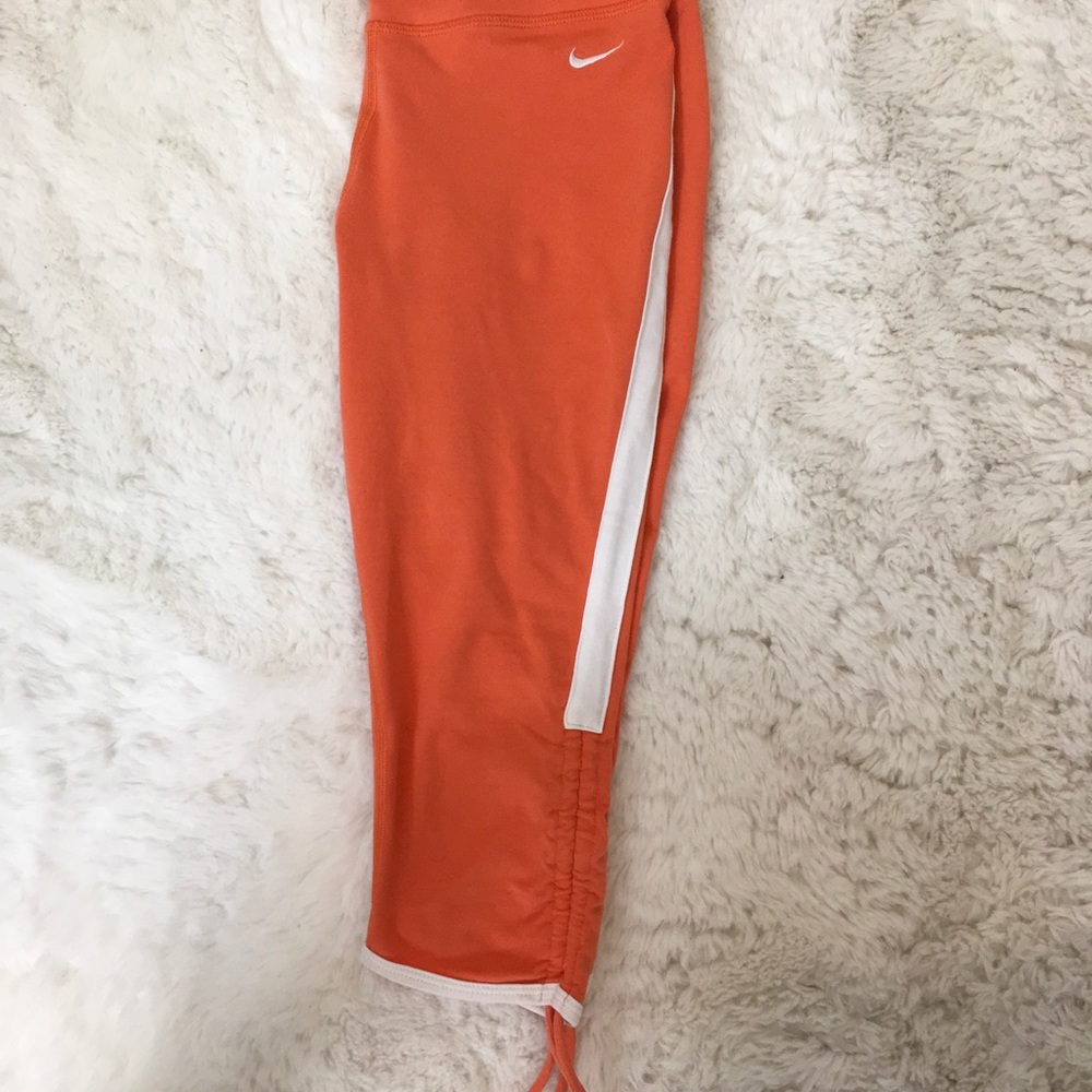 ORANGE NIKE DRI FIT CAPRI LEGGINGS